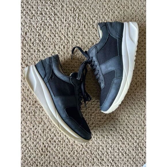 Common Projects Sneakers - Picture 1 of 7